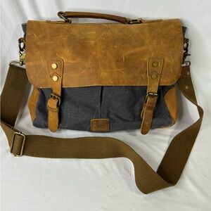 Desertwolf Men’s Brown and Gray Leather Messenger‎ Bag NWOT